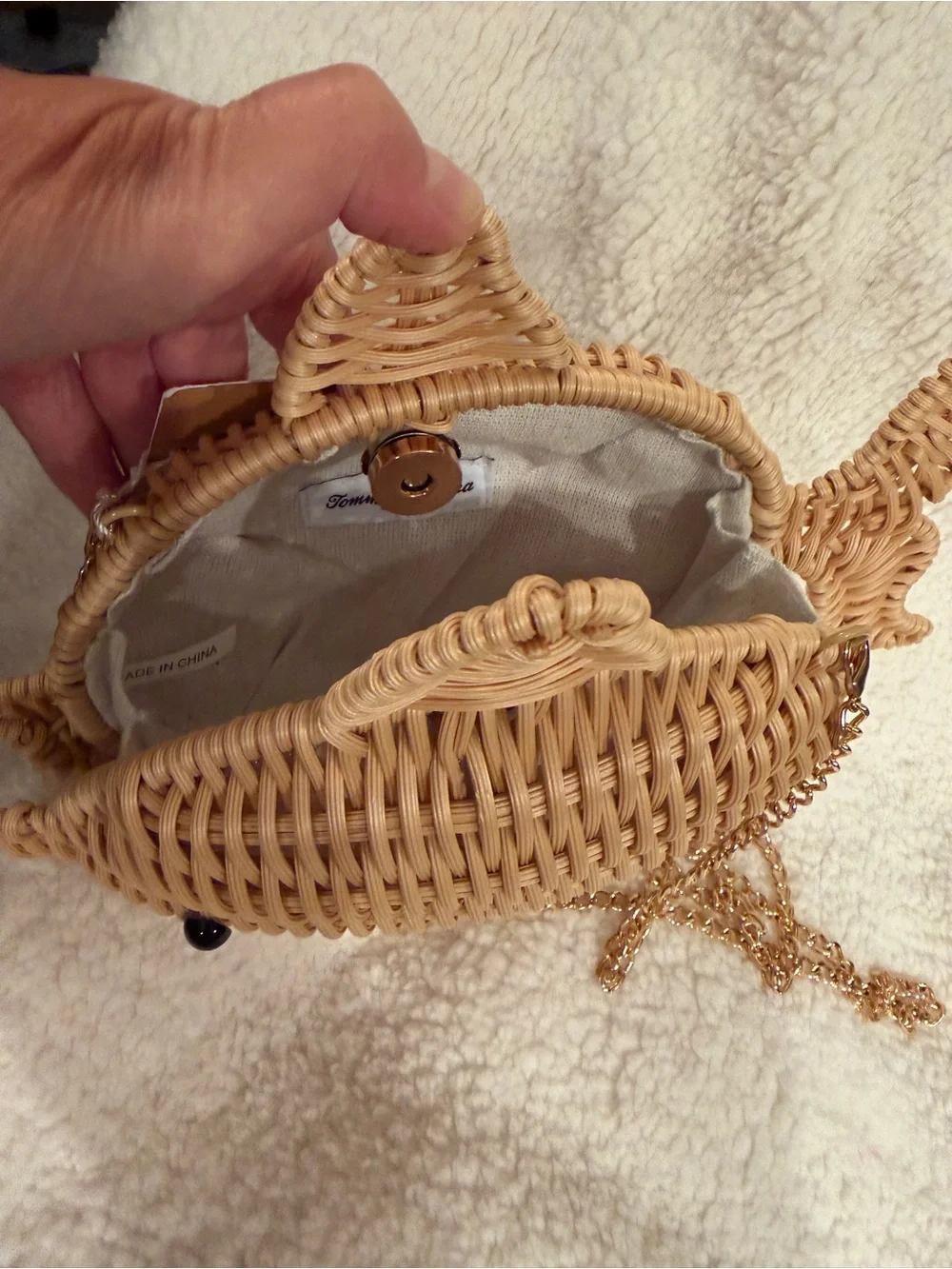 TOMMY BAHAMA wicker  Fish-Shaped Crossbody Bag in Natural Tan